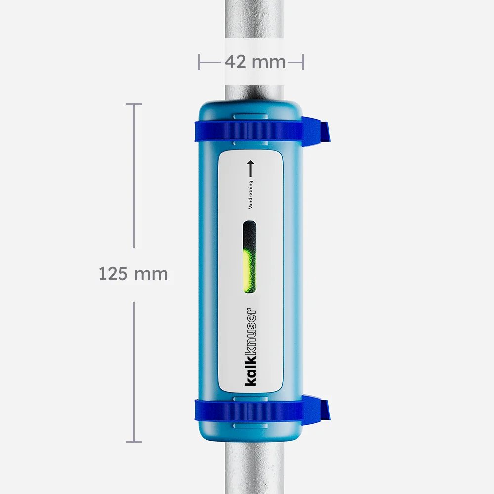 Kalkknuser spændt fast på et metalrør med to blå strips, 125 mm lang og 42 mm bred